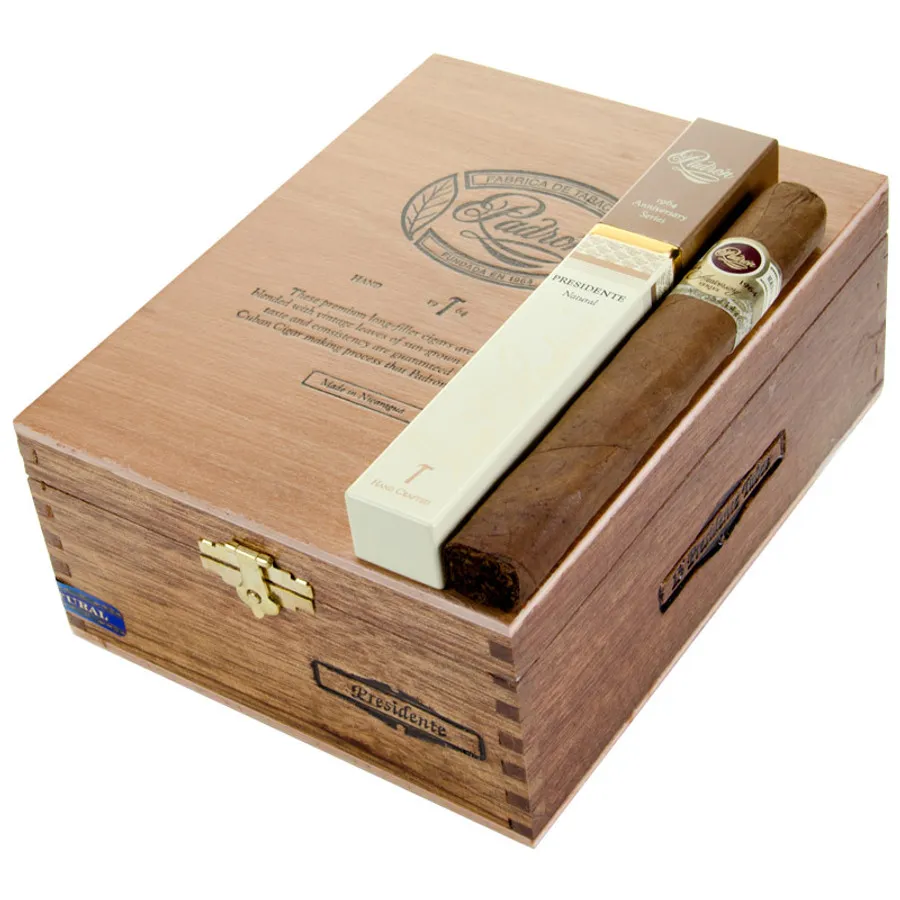 Padrón 1964 Anniversary Series Presidente