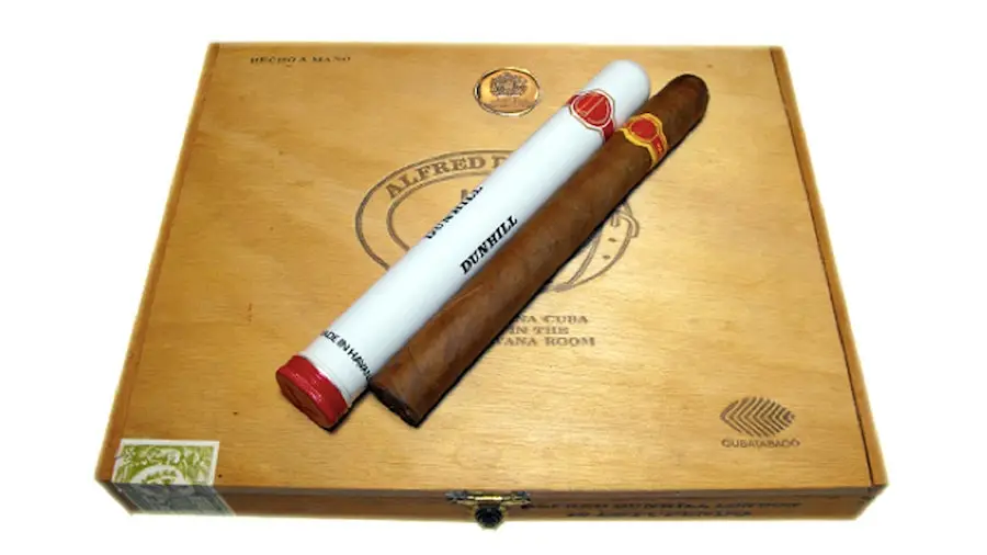 Historic Cigars: The Dunhill Estupendos