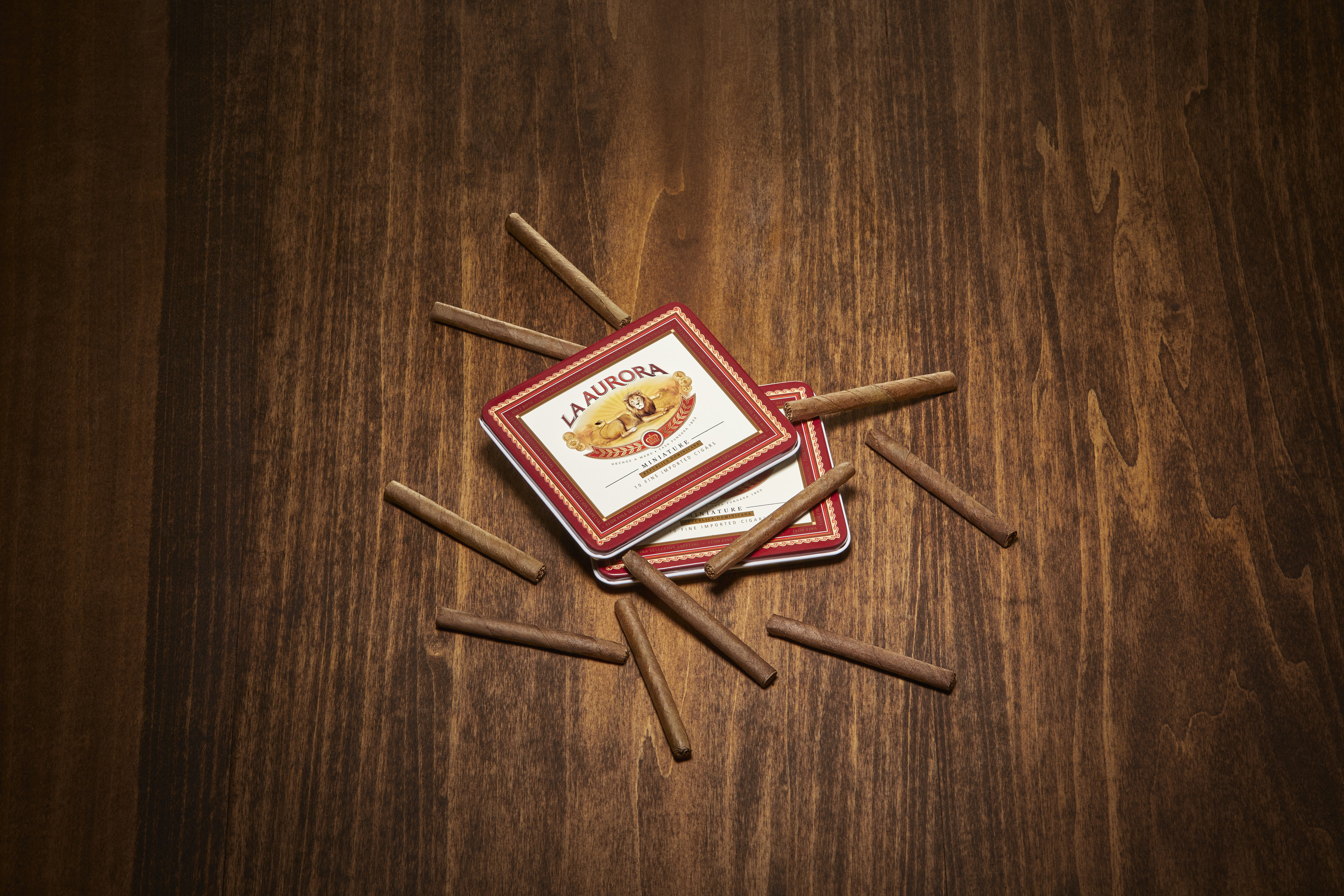 La Aurora Finos and Miniature Formats: The Perfect Small Cigars for the Cooler Days to Come