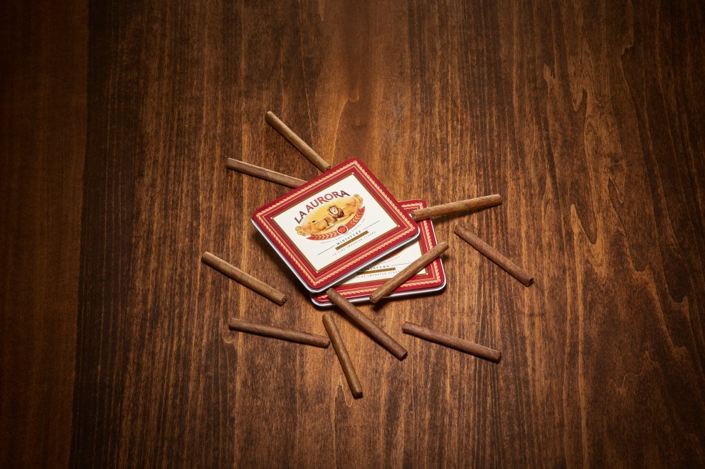 La Aurora Finos and Miniature Formats: The Perfect Small Cigars for the Cooler Days to Come